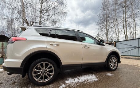 Toyota RAV4, 2017 год, 3 000 000 рублей, 3 фотография