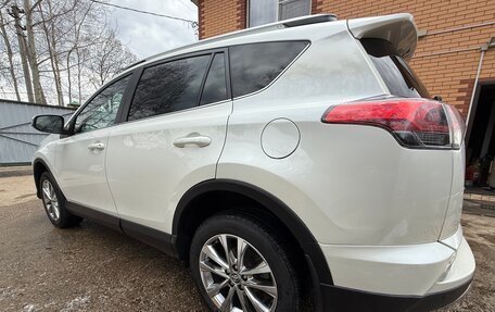 Toyota RAV4, 2017 год, 3 000 000 рублей, 4 фотография