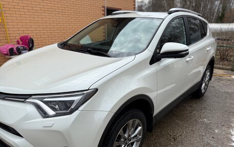 Toyota RAV4, 2017 год, 3 000 000 рублей, 2 фотография