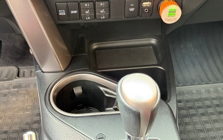 Toyota RAV4, 2017 год, 3 000 000 рублей, 15 фотография