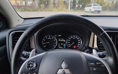 Mitsubishi Outlander III рестайлинг 3, 2014 год, 1 500 000 рублей, 1 фотография