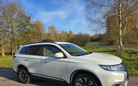 Mitsubishi Outlander III рестайлинг 3, 2021 год, 2 980 000 рублей, 2 фотография
