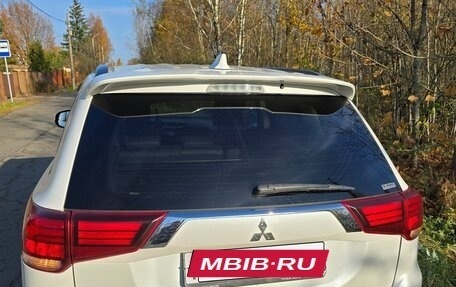Mitsubishi Outlander III рестайлинг 3, 2021 год, 2 980 000 рублей, 3 фотография