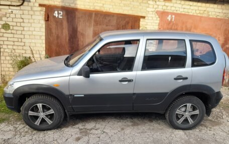 Chevrolet Niva I рестайлинг, 2010 год, 580 000 рублей, 4 фотография