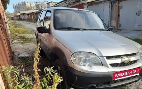 Chevrolet Niva I рестайлинг, 2010 год, 580 000 рублей, 3 фотография
