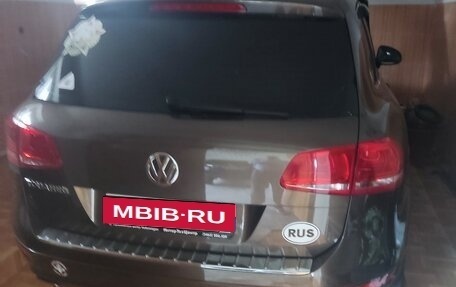 Volkswagen Touareg III, 2011 год, 2 400 000 рублей, 1 фотография