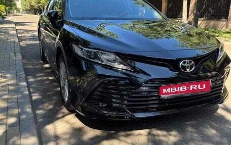 Toyota Camry, 2021 год, 2 350 000 рублей, 1 фотография
