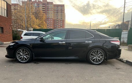 Toyota Camry, 2020 год, 2 600 000 рублей, 2 фотография