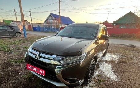 Mitsubishi Outlander III рестайлинг 3, 2018 год, 1 900 000 рублей, 1 фотография