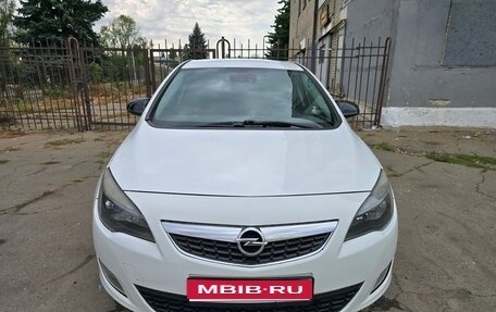 Opel Astra J, 2011 год, 630 000 рублей, 1 фотография