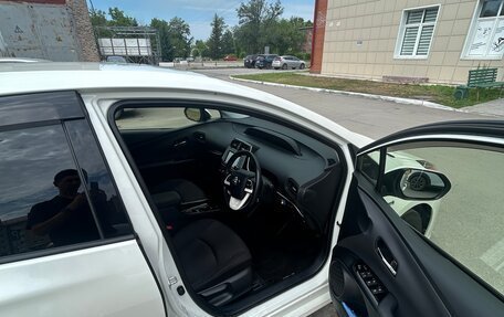 Toyota Prius IV XW50, 2018 год, 1 800 000 рублей, 5 фотография