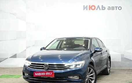 Volkswagen Passat B8 рестайлинг, 2020 год, 2 635 000 рублей, 2 фотография