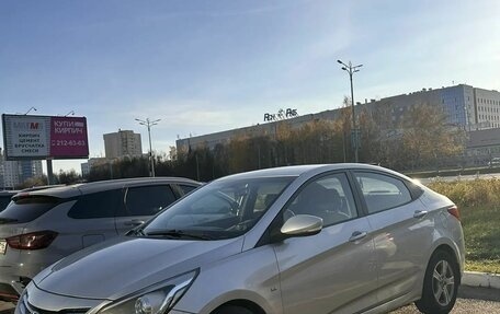 Hyundai Solaris II рестайлинг, 2015 год, 890 000 рублей, 3 фотография