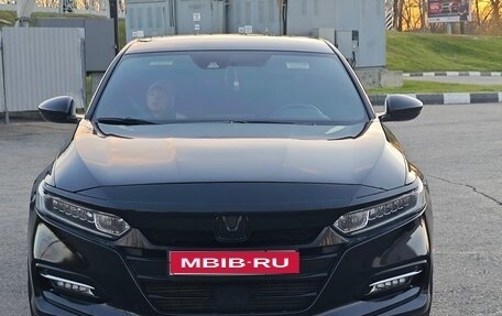 Honda Accord IX рестайлинг, 2018 год, 1 990 000 рублей, 1 фотография