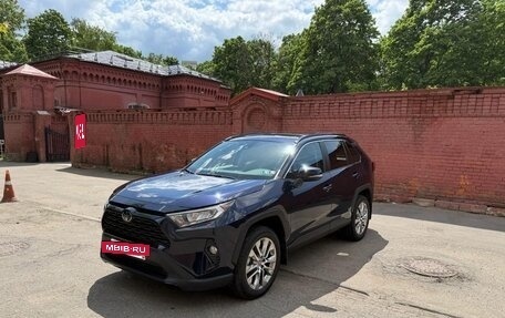 Toyota RAV4, 2021 год, 3 600 000 рублей, 7 фотография