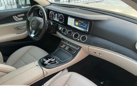 Mercedes-Benz E-Класс, 2017 год, 3 900 000 рублей, 4 фотография