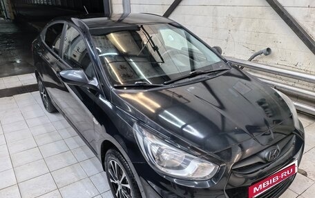Hyundai Solaris II рестайлинг, 2011 год, 630 000 рублей, 5 фотография