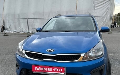 KIA Rio IV, 2018 год, 1 000 000 рублей, 2 фотография