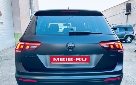 Volkswagen Tiguan II, 2018 год, 2 000 000 рублей, 2 фотография