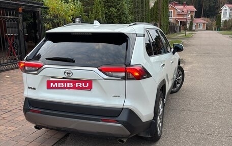 Toyota RAV4, 2019 год, 3 500 000 рублей, 3 фотография