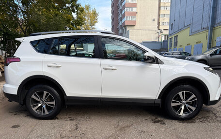 Toyota RAV4, 2018 год, 2 200 000 рублей, 4 фотография
