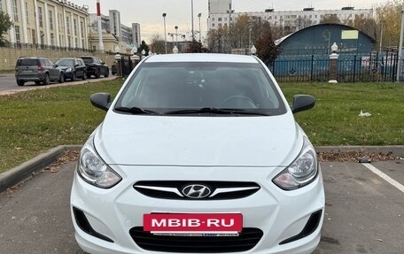 Hyundai Solaris II рестайлинг, 2012 год, 625 000 рублей, 3 фотография