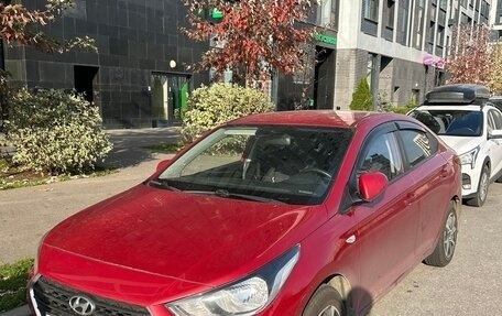 Hyundai Solaris II рестайлинг, 2017 год, 1 250 000 рублей, 2 фотография