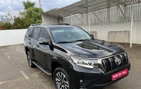 Toyota Land Cruiser Prado 150 рестайлинг, 2021 год, 7 000 000 рублей, 1 фотография