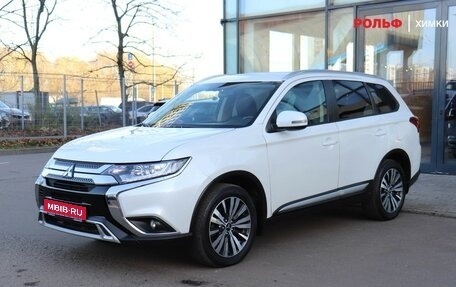 Mitsubishi Outlander III рестайлинг 3, 2020 год, 2 197 000 рублей, 1 фотография