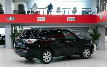 Mitsubishi Outlander III рестайлинг 3, 2013 год, 1 390 000 рублей, 2 фотография