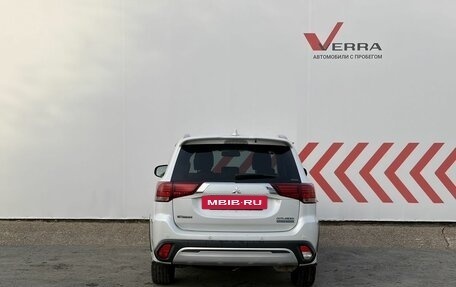 Mitsubishi Outlander III рестайлинг 3, 2019 год, 2 350 000 рублей, 4 фотография