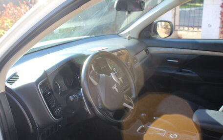 Mitsubishi Outlander III рестайлинг 3, 2014 год, 1 490 000 рублей, 7 фотография