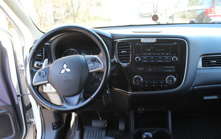 Mitsubishi Outlander III рестайлинг 3, 2014 год, 1 490 000 рублей, 8 фотография