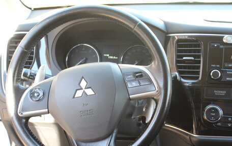 Mitsubishi Outlander III рестайлинг 3, 2014 год, 1 490 000 рублей, 9 фотография