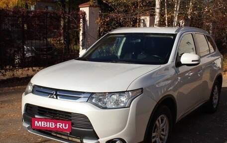Mitsubishi Outlander III рестайлинг 3, 2014 год, 1 490 000 рублей, 2 фотография