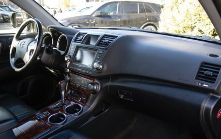 Toyota Highlander III, 2012 год, 1 638 000 рублей, 7 фотография