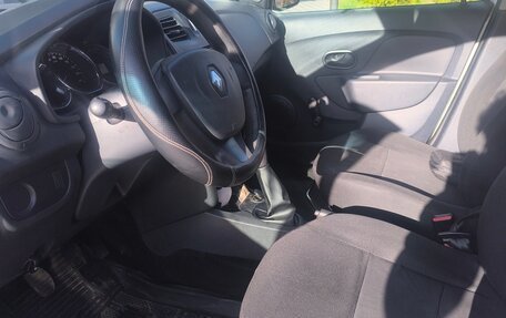 Renault Logan II, 2017 год, 750 000 рублей, 3 фотография