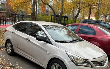 Hyundai Solaris II рестайлинг, 2015 год, 820 000 рублей, 2 фотография