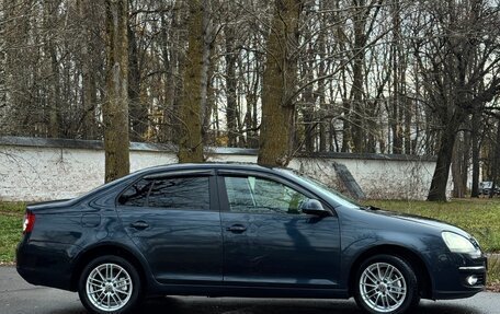 Volkswagen Jetta VII, 2010 год, 400 000 рублей, 2 фотография
