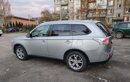 Mitsubishi Outlander III рестайлинг 3, 2014 год, 1 500 000 рублей, 2 фотография