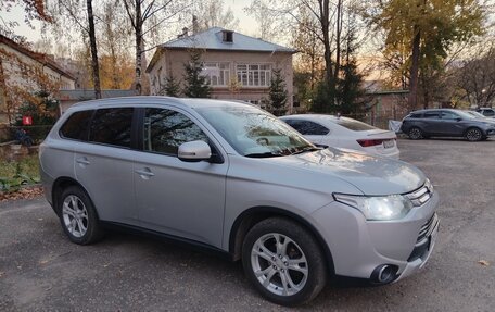 Mitsubishi Outlander III рестайлинг 3, 2014 год, 1 500 000 рублей, 3 фотография