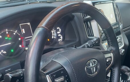 Toyota Land Cruiser 200, 2017 год, 3 900 000 рублей, 4 фотография