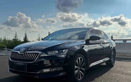Skoda Superb III рестайлинг, 2023 год, 1 867 018 рублей, 1 фотография