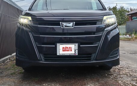 Toyota Noah III, 2019 год, 2 650 000 рублей, 1 фотография