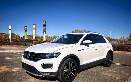 Volkswagen T-Roc I, 2022 год, 1 680 006 рублей, 1 фотография