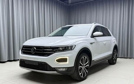 Volkswagen T-Roc I, 2022 год, 1 680 000 рублей, 1 фотография