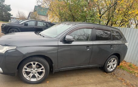 Mitsubishi Outlander III рестайлинг 3, 2013 год, 1 280 000 рублей, 2 фотография