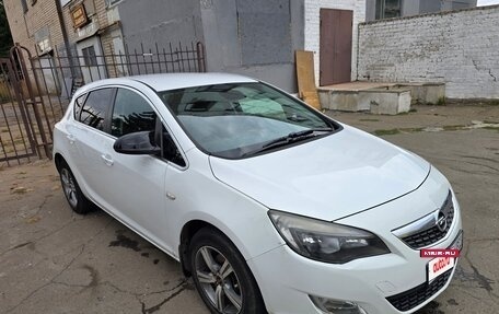 Opel Astra J, 2011 год, 630 000 рублей, 2 фотография