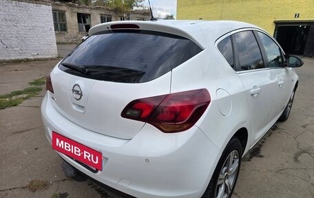 Opel Astra J, 2011 год, 630 000 рублей, 4 фотография