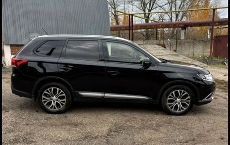 Mitsubishi Outlander III рестайлинг 3, 2016 год, 1 450 000 рублей, 4 фотография